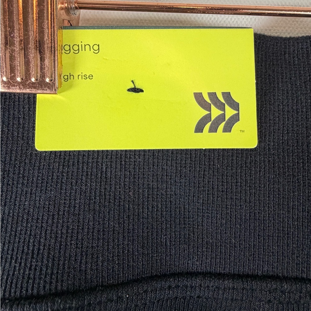 All In Motion™ Women's High-Rise 7/8 Leggings - Black M - Picture 6 of 9